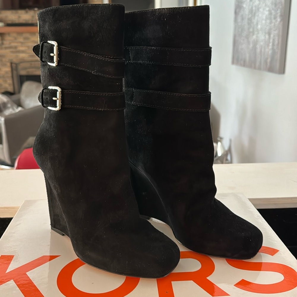 NWT Michael Kors Black wedge Suede Ankle boots Size 6.5